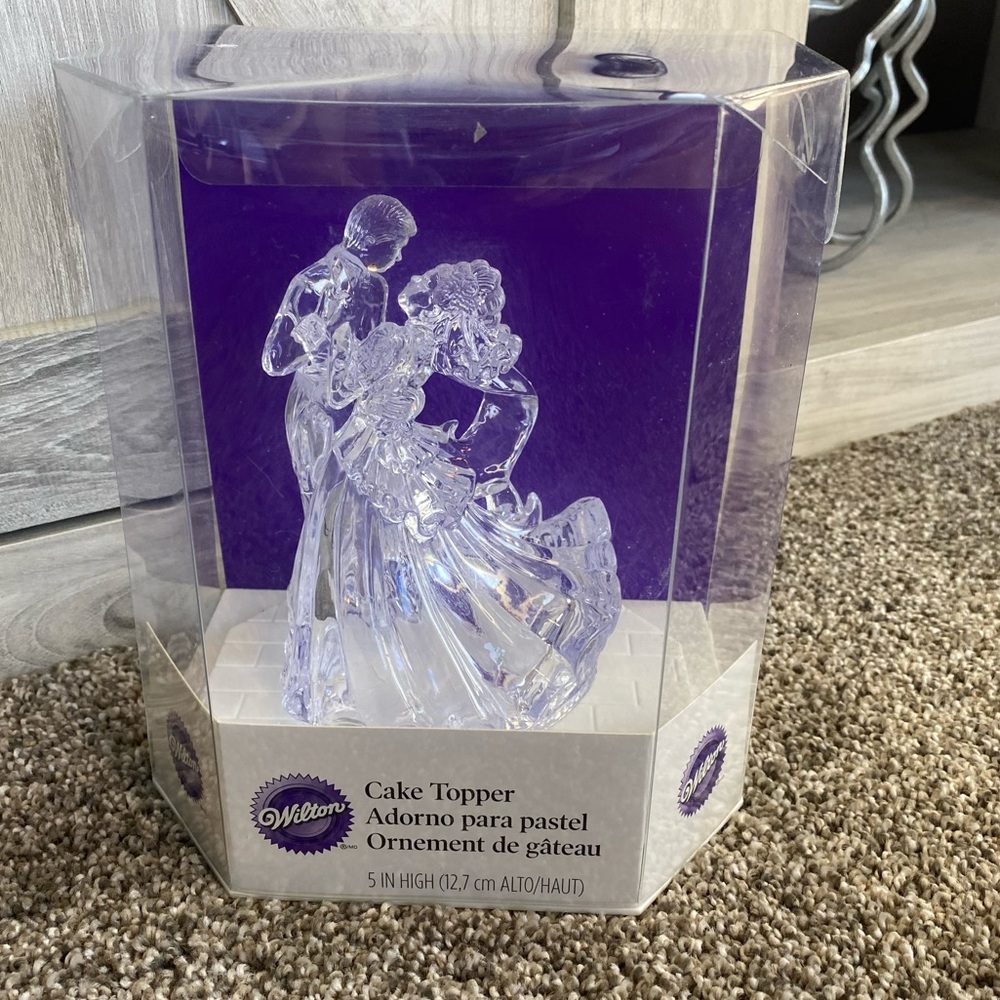 NIB Wilton Clear Bianca Wedding Cake Topper Crystal Clear Couple's First Dance